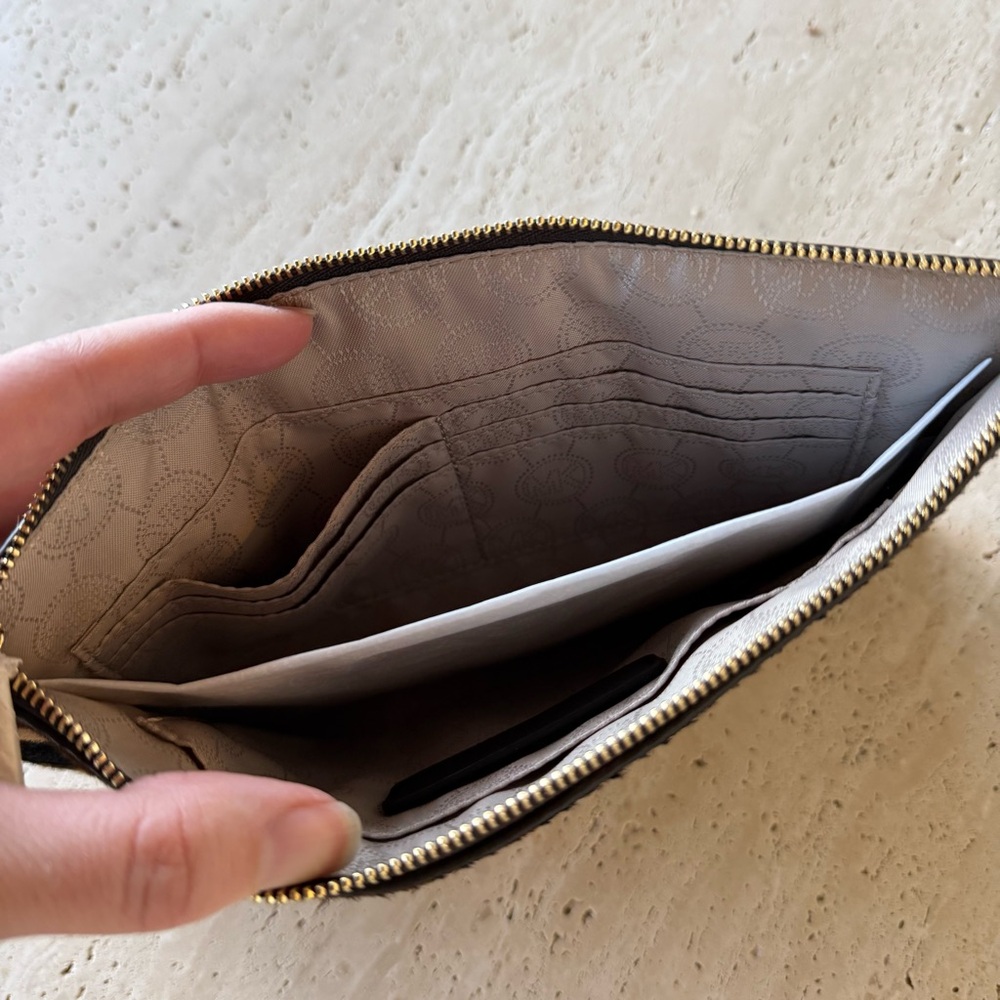 NWT Michael Kors Bedford large zip clutch wristlet calf hair Camouflage - Picture 5 of 6